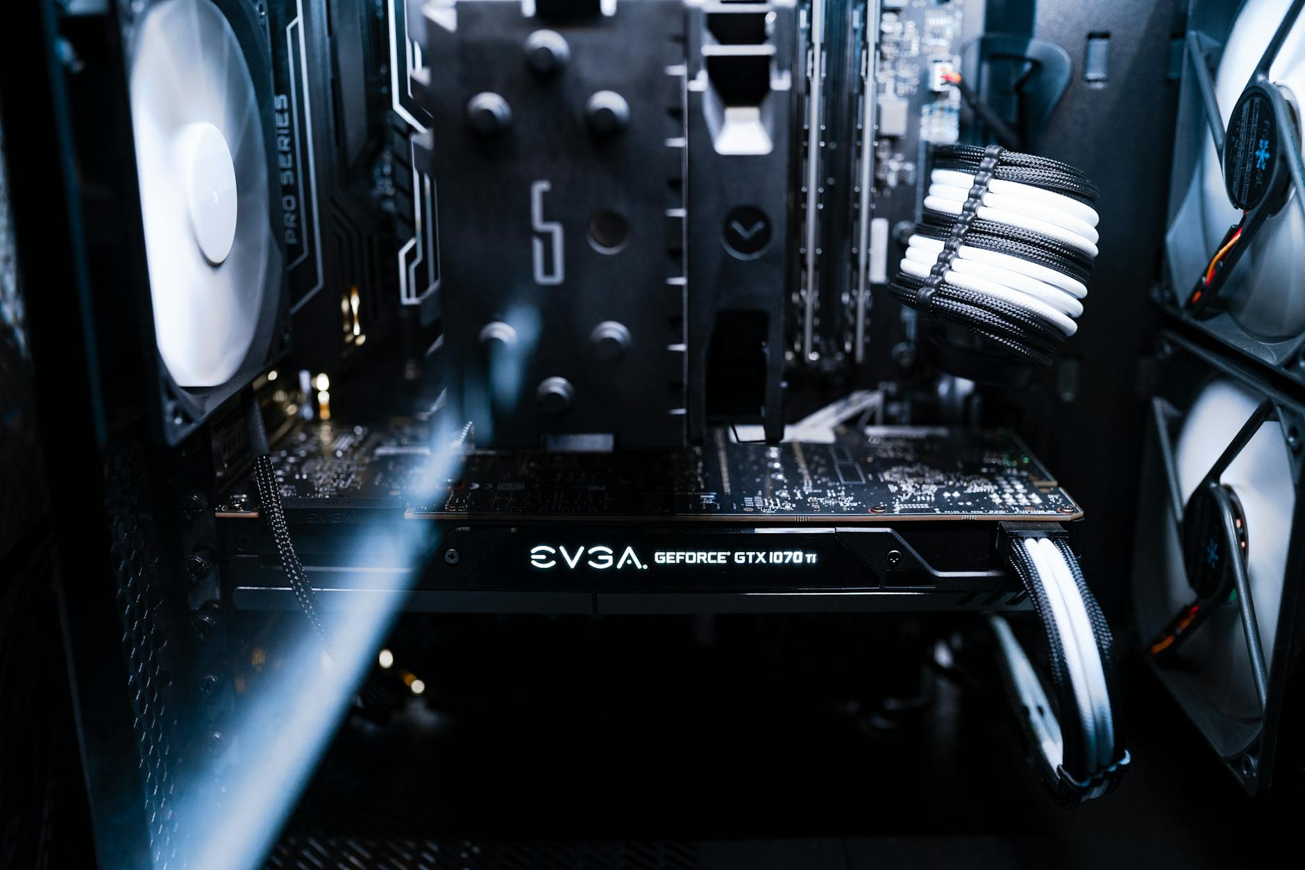 4 GB RAM için FPS oyunları listemizle düşük sistemli PC'nizde akıcı oyun keyfi yaşayın. En iyi 20 oyunu ve performans ipuçlarını hemen keşfedin!